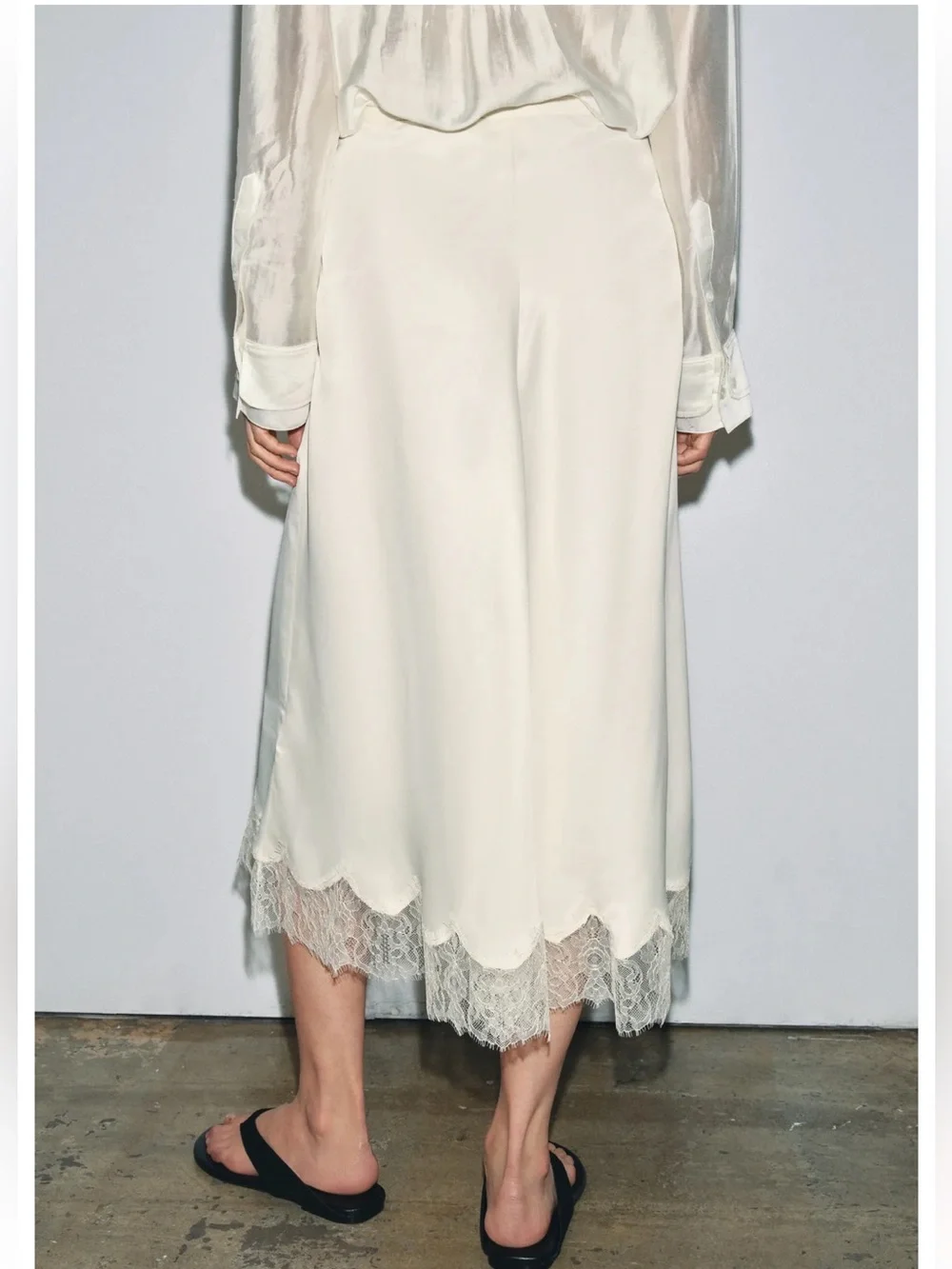 Zara ZW Collection Satin Effect Lace Skirt in vanilla features a tonal lace
